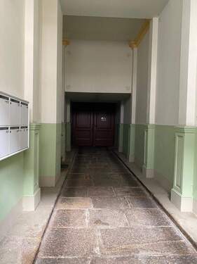 Hausflur mit Steinboden - 