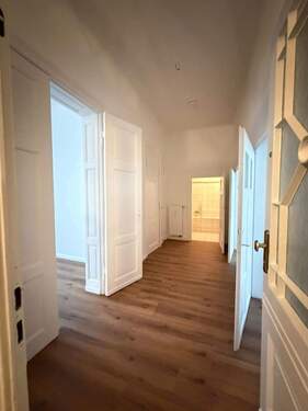 Flur mit Holzboden - 