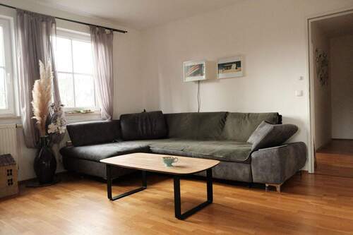 Wohnzimmer3 - 2 Zimmer Etagenwohnung in München