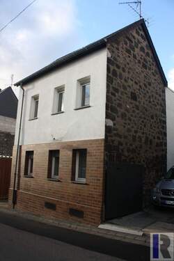 Front- und Giebelansicht - 5 Zimmer Einfamilienhaus zum Kaufen in Andernach