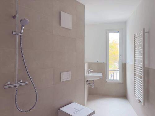 Bad - Etagenwohnung mit 49,60 m&sup2; in Berlin zum Kaufen