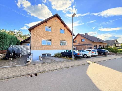 Mehrfamilienhaus - Ideal für Familien & Anleger: 3 Wohnungen unter einem Dach