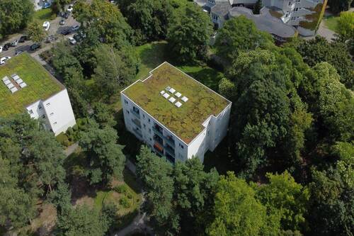 Luftbild Gebäude - Wohntraum zum Gestalten: 2-Zimmer mit Balkon, Garagenstellplatz & Keller in ruhiger Lage von Tegel