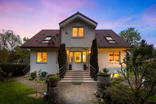 Nachtansicht - Einfamilienhaus mit 240,00 m² in Berlin / Staaken zum Kaufen