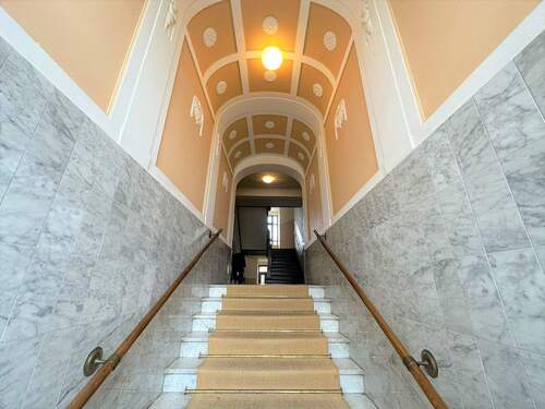 Einladender Eingang - 4 Zimmer Etagenwohnung zum Kaufen in Leipzig