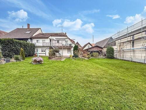 Garten - Mehrfamilienhaus, Wohnhaus mit 212,00 m&sup2; in Ebringen zum Kaufen