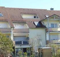 VERKAUFT! Ruhige Wohnlage mit Ausblick ins Grüne: 2,5-Zimmer-Wohnung mit Dachterrasse - Postbauer-Heng