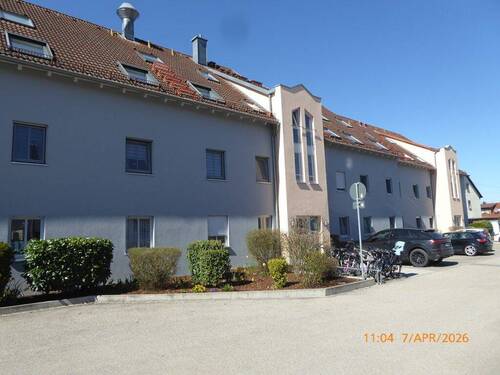 1. Hausfassade.JPG - Etagenwohnung mit 60,00 m&sup2; in Postbauer-Heng zum Kaufen