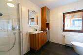 Badezimmer 2.jpg - 