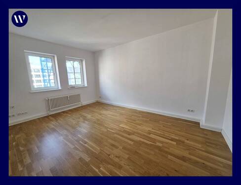 Wohnzimmer - Helles 2-Zimmer-Apartment mit Ausblick ins Grüne, separate Küche + Einbauküche, Tageslichtbad