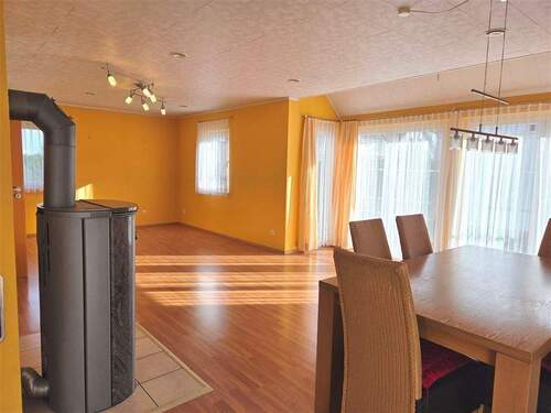 Wohn-/Esszimmer - 
