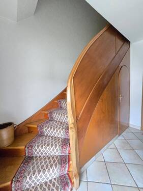 Treppe zum OG - 6 Zimmer Reihenmittelhaus in Lippstadt