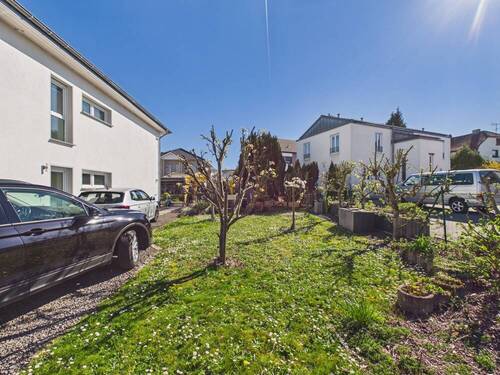 Garten und Stellplätze - 