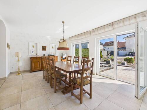 Essen mit Blick in den Garten EG - Einfamilienhaus mit 226,00 m&sup2; in Saarbrücken / Klarenthal zum Kaufen