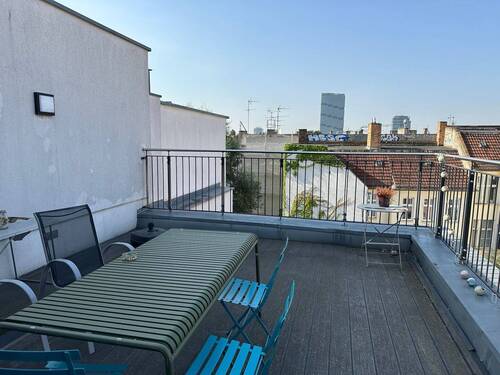 große Terrasse mit Süd-Ausrichtung - Pre-Sale: frisch saniert mit großer Süd-Terrasse!