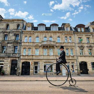 Außenansicht - Jugendstiletage mit Blick in die Fußgängerzone