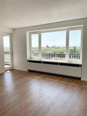 Wohnen Zug. Balkon - 3 Zimmer Etagenwohnung zur Miete in Köln
