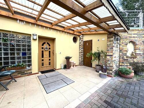 überdachter Verandabereich - Einfamilienhaus mit 110,80 m&sup2; in Muldestausee zum Kaufen