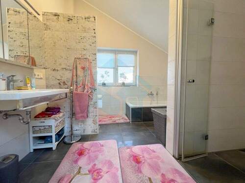 Badezimmer 2 Dachgeschoss - 