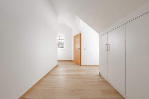 mit angrenzender Ankleide - 