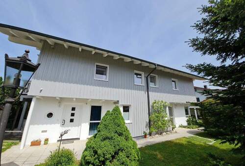 Südseite Eingang Wohnung West - ZFH mit WW-Solar, sep. Zugänge, D-Gge, Stellpl, Weideblick, ruhige zentrale Ortslage