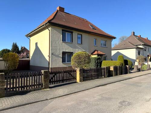 Nordansicht - Ihr Hausprojekt in Wolfen: 586 m² Grundstück, Nebengebäude, Garage & Dachbodenreserve