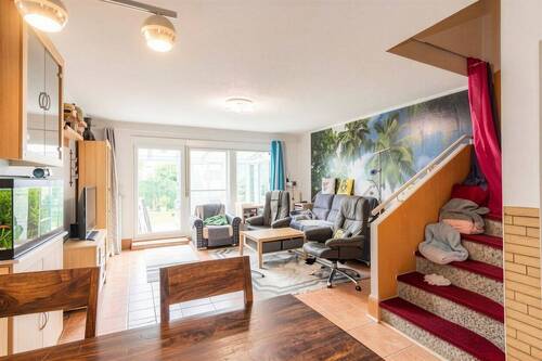 Wohnzimmer - (KI optimiert) - 5 Zimmer Reihenmittelhaus in Berlin