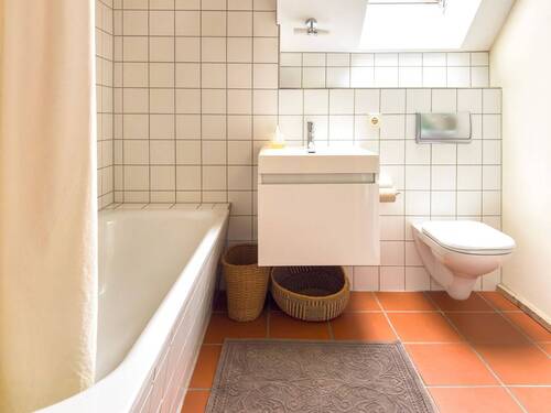 Bad mit Wanne - 