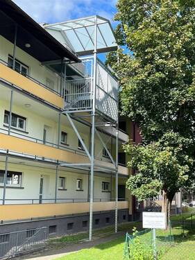 Sicht auf den Außentreppen-Anteil zur Wohnung - 