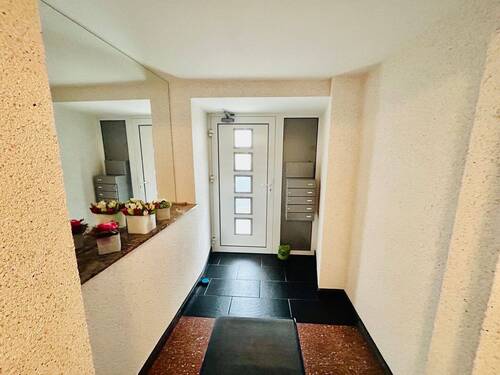 Eingangsbereich - 1 Zimmer Mehrfamilienhaus, Wohnhaus in Remscheid