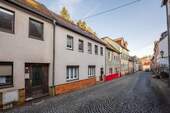 Straßenansicht (3) - Charmantes Reihenmittelhaus mit Weitblick und Garage in Stadtroda