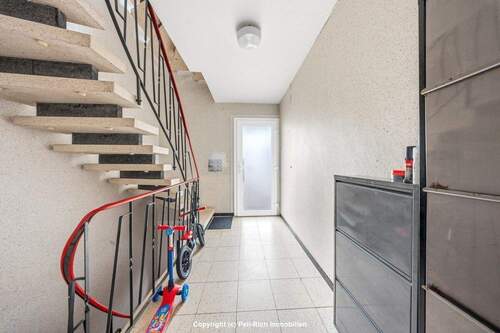 Hausflur - 6 Zimmer Mehrfamilienhaus, Wohnhaus zum Kaufen in Karlsruhe