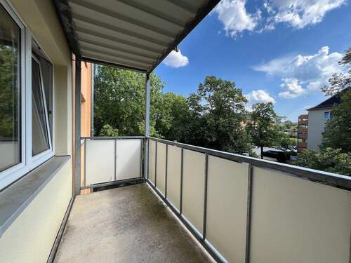 Balkon - 5-Zimmer-Wohnung plus Hauswirtschaftsraum auf 122 qm
