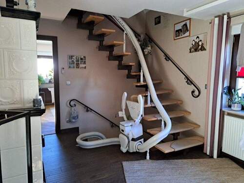 Flur mit Lift.jpg - Einfamilienhaus mit 140,00 m&sup2; in Radeburg zum Kaufen