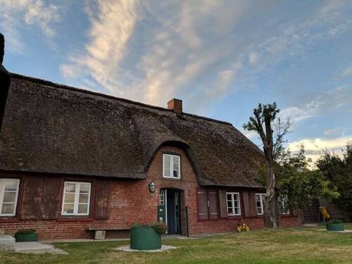 Südansicht Haupthaus - 1 Zimmer Bauernhaus, Landhaus zum Kaufen in Langeneß