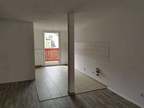 Küchenzeile - 3-Raum-Wohnung in Großenhain - 468,00&nbsp;EUR Kaltmiete, ca.&nbsp; 72,00&nbsp;m&sup2;&nbsp;Wohnfl&auml;che