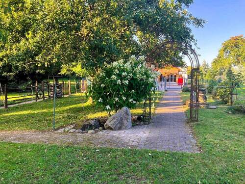 Gartenweg zum Freisitz - 