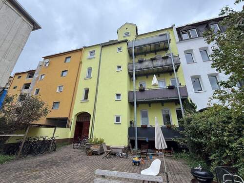 Gebäude - 5 Zimmer Etagenwohnung zum Kaufen in Nürnberg