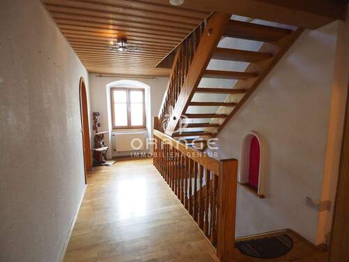 Flur/Treppenhaus - 5 Zimmer Mehrfamilienhaus, Wohnhaus in Niederstotzingen