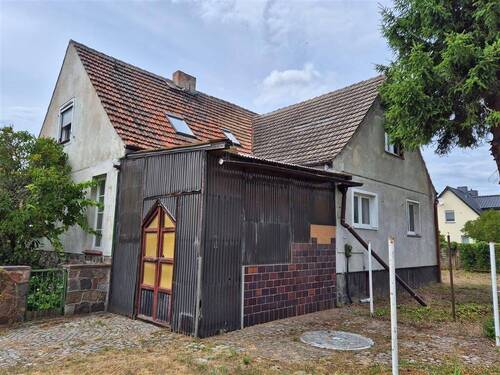Hofseite mit Eingang - 8 Zimmer Einfamilienhaus zum Kaufen in Beeskow