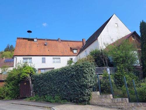 002 Ansicht von Süden - 9 Zimmer Mehrfamilienhaus, Wohnhaus in Vorra / Düsselbach