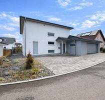 Modernes Einfamilienhaus mit Doppelgarage und Büro - sofort beziehbar - Zimmern ob Rottweil