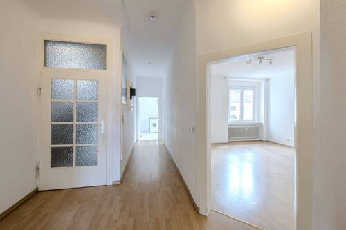 Flur - 3 Zimmer Etagenwohnung zum Kaufen in Stuttgart