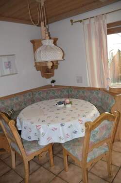 Kachelofen im Essbereich - 