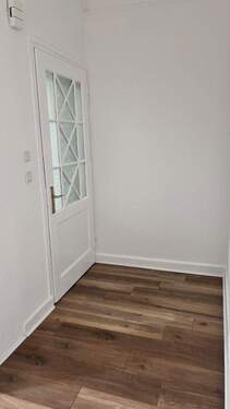 Wohnungstür - 2 Zimmer Etagenwohnung in Düsseldorf