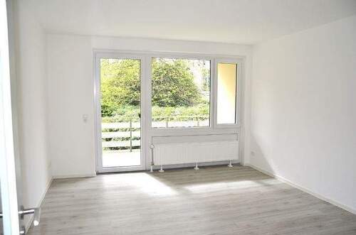 Wohnen- Kochen - Komplett modernisierte Hochparterre-Wohnung mit sonniger Loggia in beliebter Wohnlage in Oldenburg- Donnerschwee