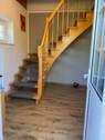 Flur mit Treppe zum OG - 