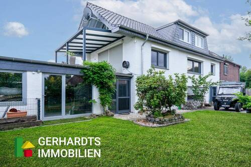 Gartenansicht - Paar plus Lieblingsmensch. Oder plus Oma und Opa. Wohnen mit Charakter in ruhiger Lage von Grefrath.