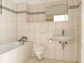 Badezimmer mit Wanne - 