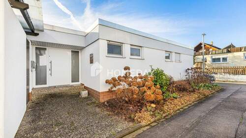 Außenansicht 1 - Ideal für die Familie! Modernisierter Bungalow mit 120 m² Wohnfläche und Garten